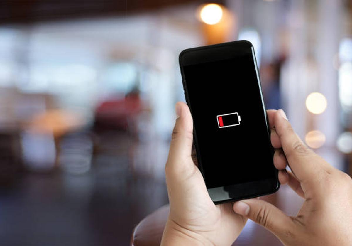 El truco para cargar el móvil en medio de un apagón si no hay electricidad: «Es muy fácil»