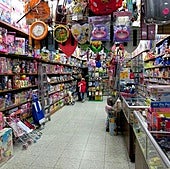 Un chino que vive en España explica el verdadero motivo del cierre de bazares en nuestro país