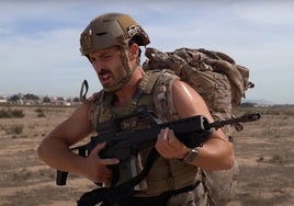 Hace las pruebas físicas para entrar en el Ejército del Aire de España y opina sobre lo exigentes que son: «Estoy reventado»