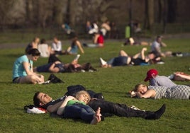 Un psiquiatra desvela la regla del 3-30-300 para evitar sufrir malestar psíquico: «Es de sentido común»
