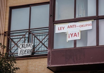 La estrategia de los okupas antes de entrar en las casas para no ser desalojados por la Policía