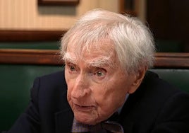 Un médico de 102 años que sigue en activo cuenta el secreto de la longevidad: «Nunca haría ciertas cosas»