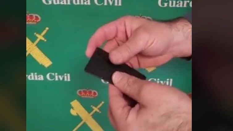 La Guardia Civil advierte: si llevas esta peligrosa tarjeta en la cartera pueden multarte hasta con 30.000 euros
