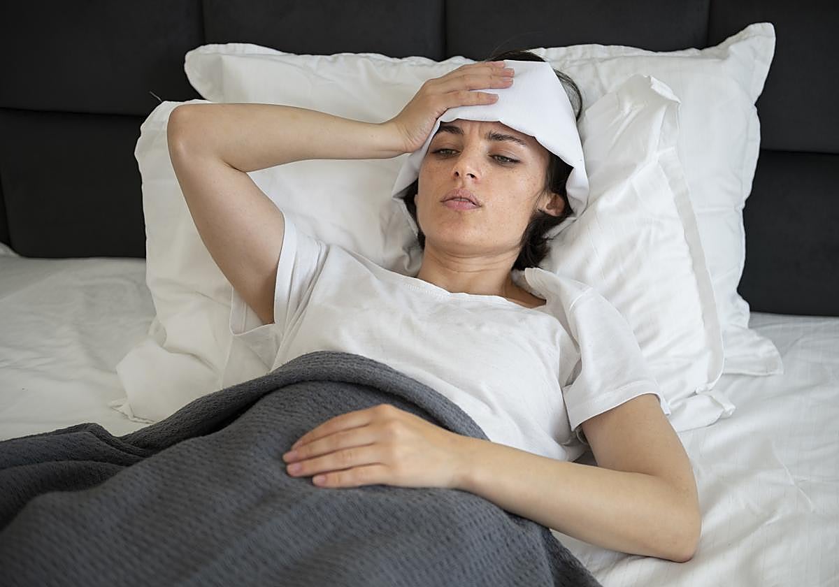 Un médico muestra una rutina para poder dormir fácilmente a pesar del calor: «Bajarás medio grado»