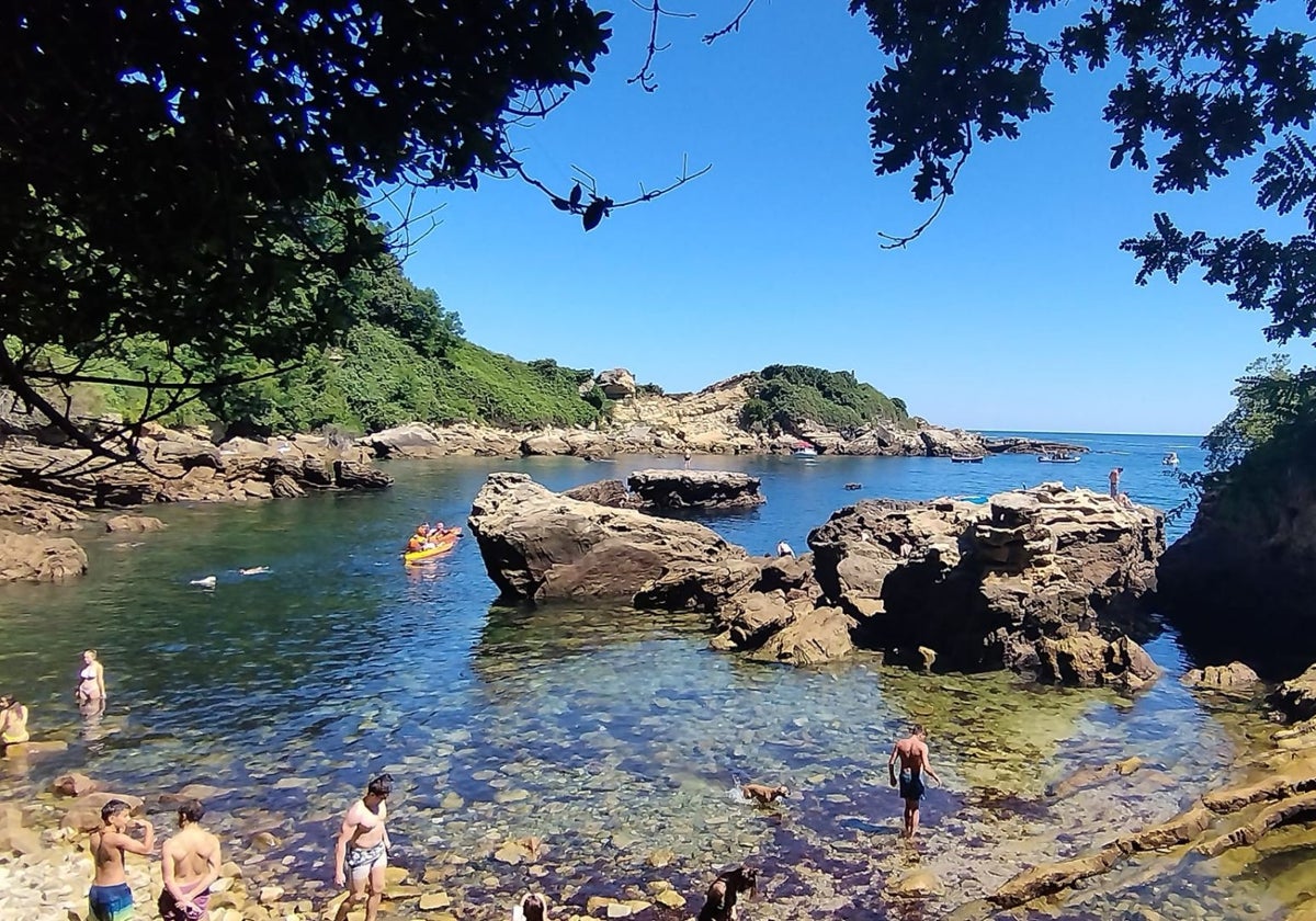 La cala del País Vasco que está en Fuenterrabía y que es ideal para hacer submarinismo