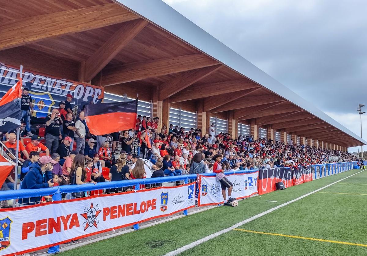 Visita al equipo de fútbol más aislado de España: «Si hay mala mar...»