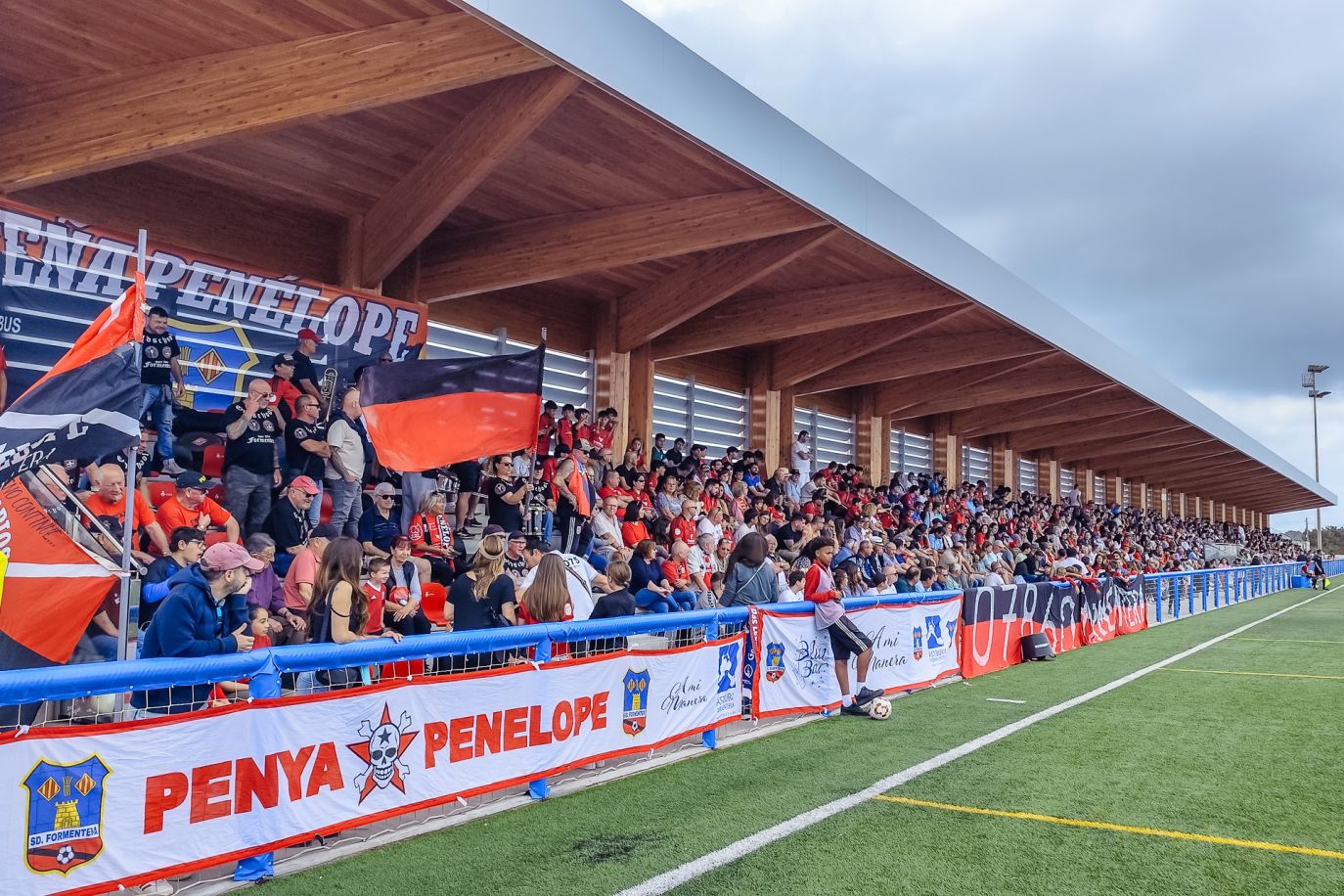 Visita al equipo de fútbol más aislado de España: «Si hay mala mar...»