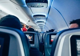 Una azafata enumera las cosas que nunca debes hacer en un avión: «Demuestra un total desprecio por los demás»