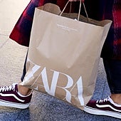 Una dependienta de Zara indica el truco para conseguir la ropa agotada en las rebajas de verano