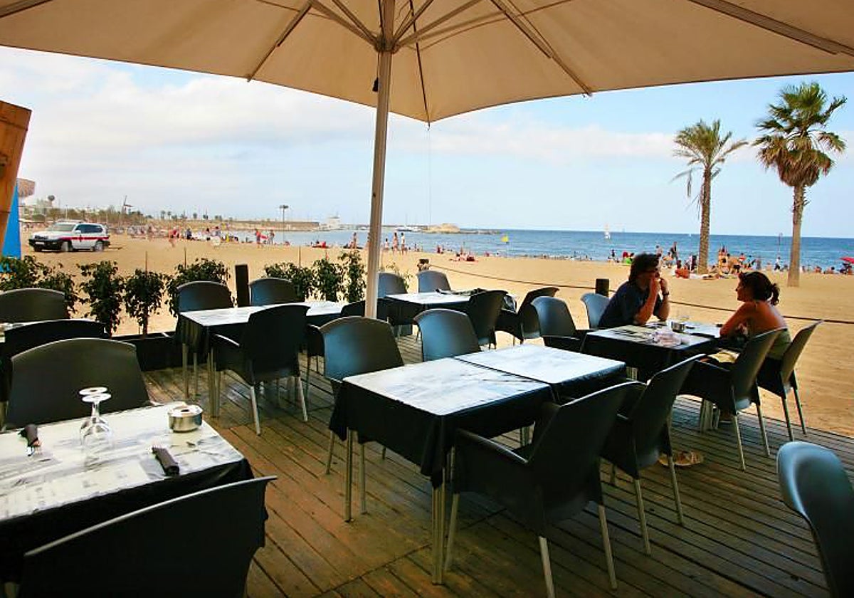 Alertan del método de cobro que han instaurado en un bar del centro de Barcelona: «Más de 30 minutos...»