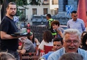 Un asesor fiscal alerta sobre una práctica común en los bares de España que afecta a sus clientes y es ilegal: «El precio tiene que ser...»