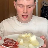 Un escocés que vive en Madrid decide probar el melón con jamón y este es su veredicto