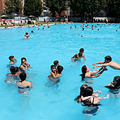 Un experto inmobiliario aclara si es legal traer invitados a tu piscina comunitaria: «Puede ser un verdadero problema...»