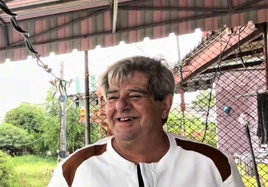 Un jubilado español que vive en Tailandia, orgulloso de la vida que tiene desde que está en este país: «Pago 100 euros por un adosado»