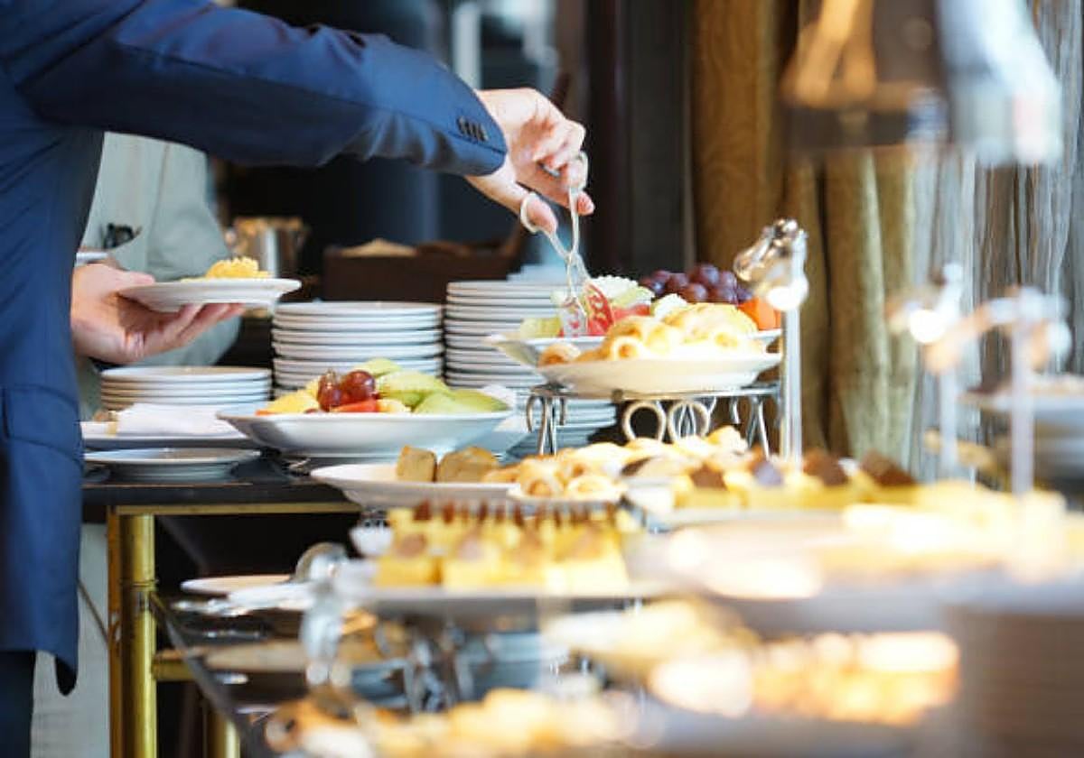 Una trabajadora de un buffet de Alemania, enfurecida por lo que han hecho unos españoles en su hotel: «Es un abuso»