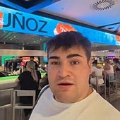 Come en el bar que tiene Dabiz Muñoz en el aeropuerto y es claro al valorar la comida que le sirven