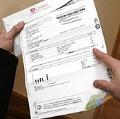 Un experto en energía indica tres detalles importantes en los que te debes fijar si vas a cambiar de compañía de luz