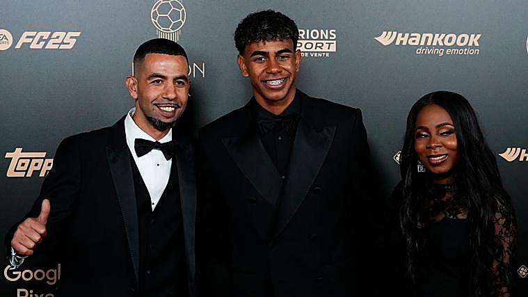 Lamine Yamal junto a sus padres