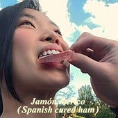 Una asiática viaja a España para ir a una boda en Madrid y alucina con el banquete