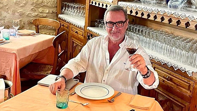Carlos Herrera indica los alimentos que elimina de su dieta para adelgazar y mantenerse en forma a los 68 años: «Cuando no me abrocha el botón...»