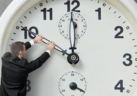 Pedro Ruiz no se corta y da su opinión sobre el posible fin del cambio de hora propuesto por Pedro Sánchez: «Es un espejismo»