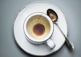 Elena Monje, farmacéutica: «No acabarte el café y dejar siempre un pequeño rastro en el fondo de la taza tiene una explicación»