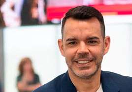 José María Camarero, periodista económico: «La mayoría de tu dinero debe estar invertido para protegerlo»