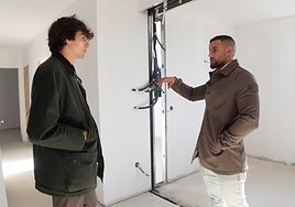 Así se construye una casa container desde cero: «Una vez empezamos a trabajar pues cortamos paredes, pintamos, reforzamos estructuras…»