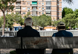 Cuándo se cobra la paga extra de Navidad de las pensiones: fecha en Caixabank, Santander, ING, BBVA y resto de bancos