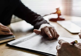 Una notaria explica cómo aceptar una herencia con deudas sin poner en riesgo tu patrimonio: «Solo tienes 30 días»