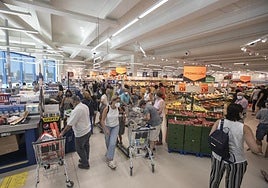 Hace la compra en Lidl y lo compara con Mercadona para ver cuál es el supermercado en el que ahorrar más: «Los precios suben cada semana»