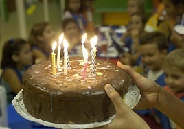 Una peruana que vive en España, impactada por cómo son las fiestas infantiles de cumpleaños en nuestro país: «Me empezaron a mirar como un bicho raro»