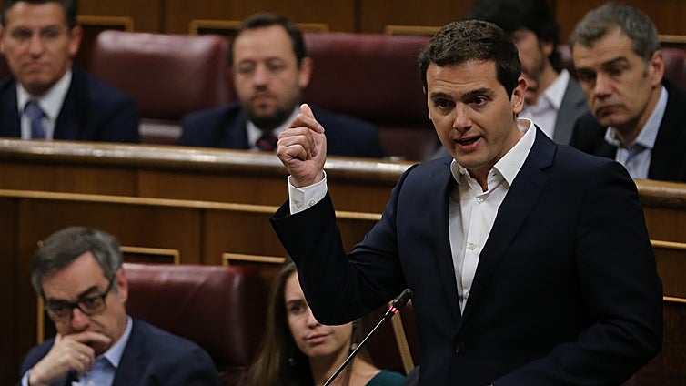 Preguntan a Albert Rivera si quiere volver a la primera línea de la política nacional y es contundente en su respuesta: «Hay partidos que llaman a mi puerta»