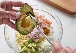 Jordi Cruz, chef y juez de 'MasterChef': «Un entrante maravilloso para estas Navidades es un vasito de langostinos con crema de aguacate»
