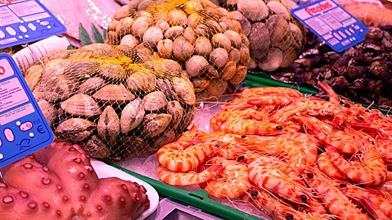 Preguntan a un pescadero si han subido mucho los precios de cara a Navidad y señala este producto: «De 120 euros a 160 euros»