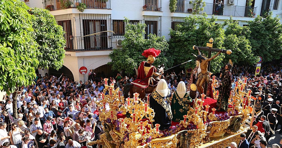 Un turista irlandés ve las procesiones de Semana Santa en España y se hace esta pregunta sobre nuestra población: «Tengo curiosidad»