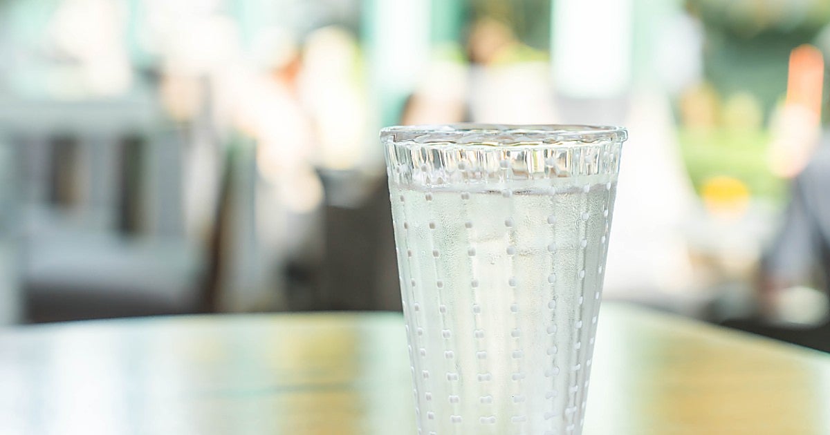 Poner un vaso con vinagre en la habitación: para qué sirve y
