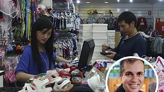Adrián Díaz, experto en China: «Los chinos son los peores hombres de negocio en el planeta, y sin embargo, nos arrasan»