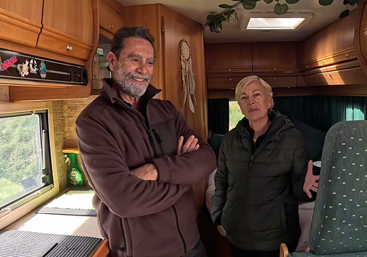 Fernando y Ana, pensionistas, y su vida en una autocaravana de siete metros cuadrados