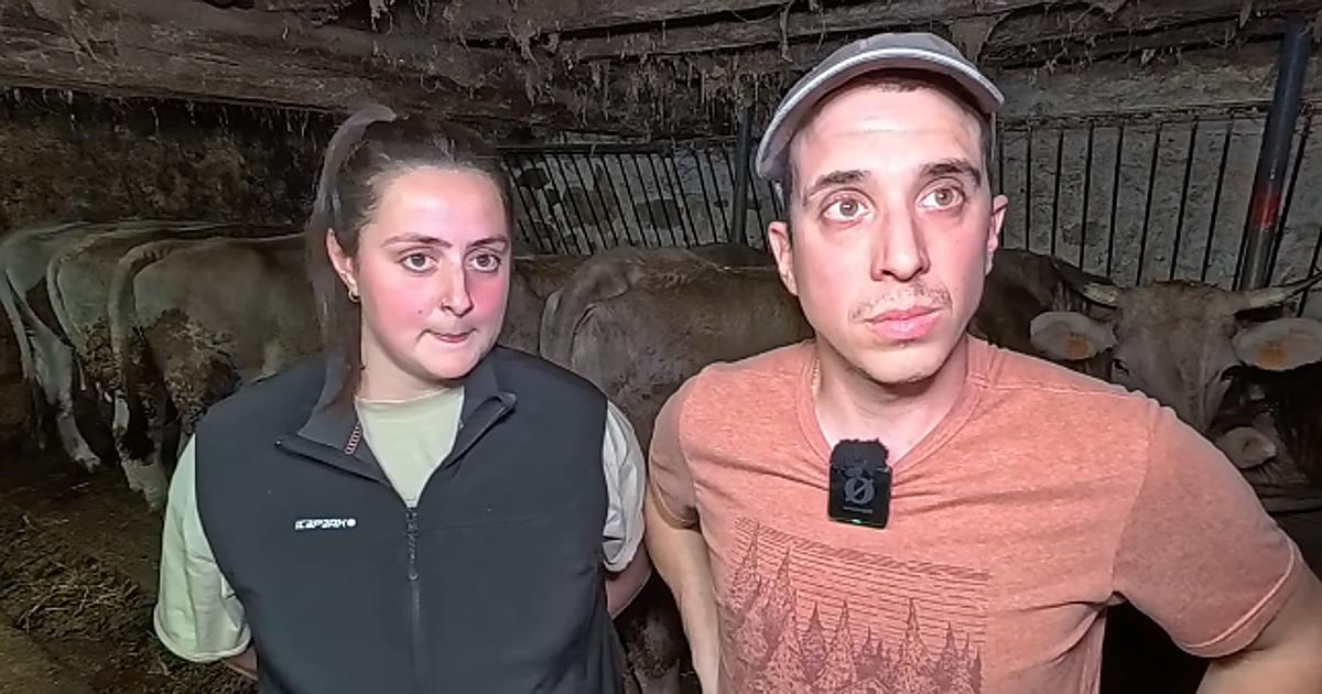 David y Rocío, una pareja de ganaderos que vive en un aldea de 60 habitantes: «En 10 años no quedará nadie y queremos mantenerlo»