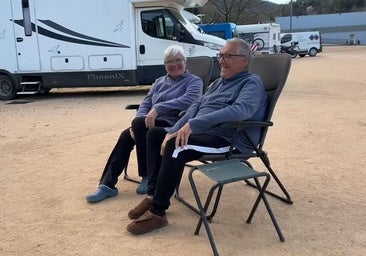 Maribel y Vicente, nómadas: «Vivimos de dos pensiones normales. Pasamos el mes con 2.000 euros, incluido el gasoil»