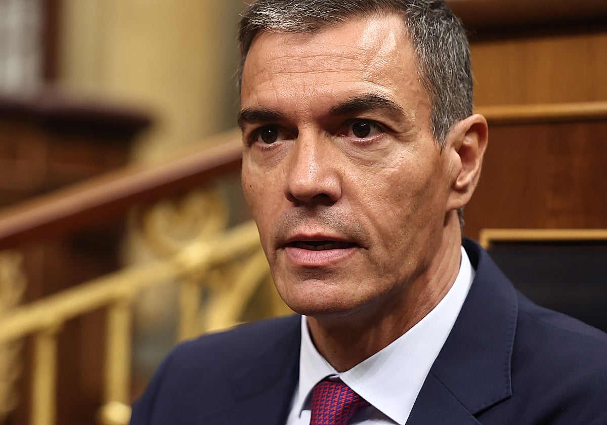 Carlos Herrera lee los documentos hechos públicos del Gobierno de Pedro Sánchez sobre el asalto a Ceuta y es contundente: «Se han dado un tiro en el pie»
