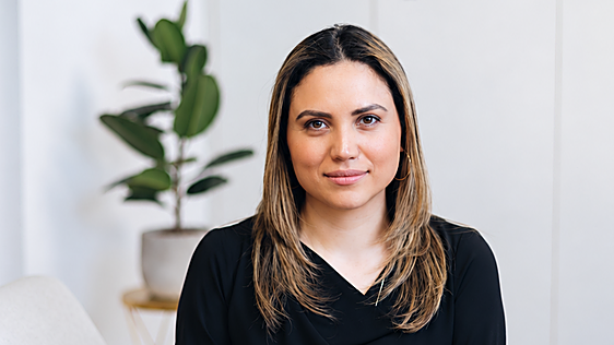 Cristina Cervantes, analista financiera: «Ocho de cada diez personas llegan con dificultades a final de mes. Somos una sociedad con poco margen para ahorrar e invertir»
