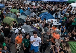Carlos Herrera dice lo que muchos piensan de la acampada en Sol por la crisis de la vivienda: «Disfruten de lo votado»