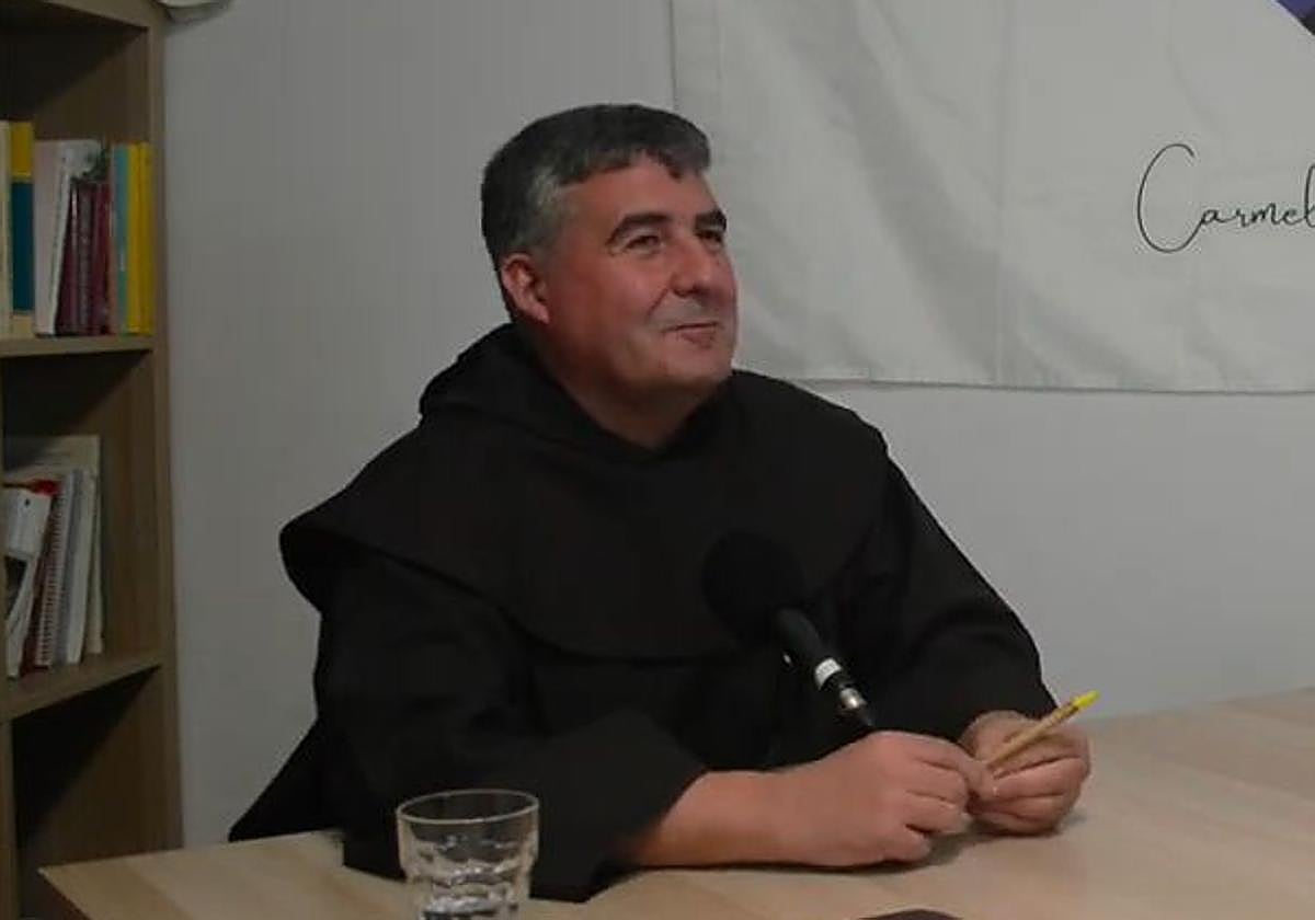 Padre Alejandro: «En la mili estuve seis meses sirviendo en casa de un almirante y eso es ilegal»