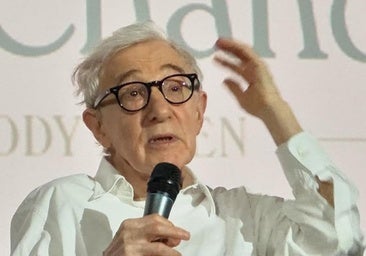 Woody Allen, 90 años, y su filosofía: «Es importante pasarlo bien, pero también hay que sufrir un poco porque, de lo contrario, no captas el sentido de la vida»