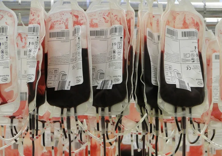 Dos personas reciben transfusiones de sangre cultivada por vez primera