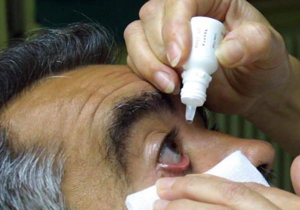 Encuentran bacteria en gotas para ojos que deja 2 muertos, dicen CDC