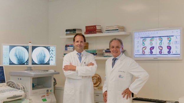 Los doctores Israel San Román y José Manuel San Román