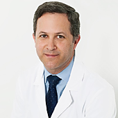 Imagen - Se deben distinguir de los lentigos, de los nevus o lunares e incluso pueden confundirse con tumores malignos como el melanoma o los carcinomas basocelulares pigmentados